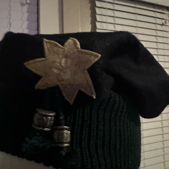 Kids Hat from Scotland so cute with Blue Coat. - Picture 2 of 4